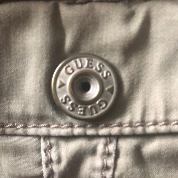 GUESS Olive Cargo Pants 🫒 - Picture 6 of 9
